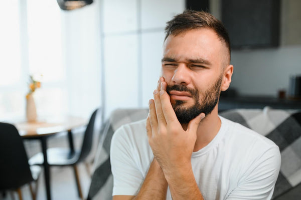 7 patarimai, kaip sumažinti danties skausmą iki apsilankymo pas odontologą