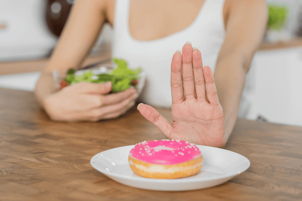 Mitybos įtaka burnos sveikatai: ką valgyti ir ko vengti