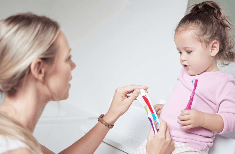 Vaikų dantų valymo kalendorius: veiksminga priemonė padedanti įprasti reguliariai valytis dantukus (atsisiųskite kalendorių)