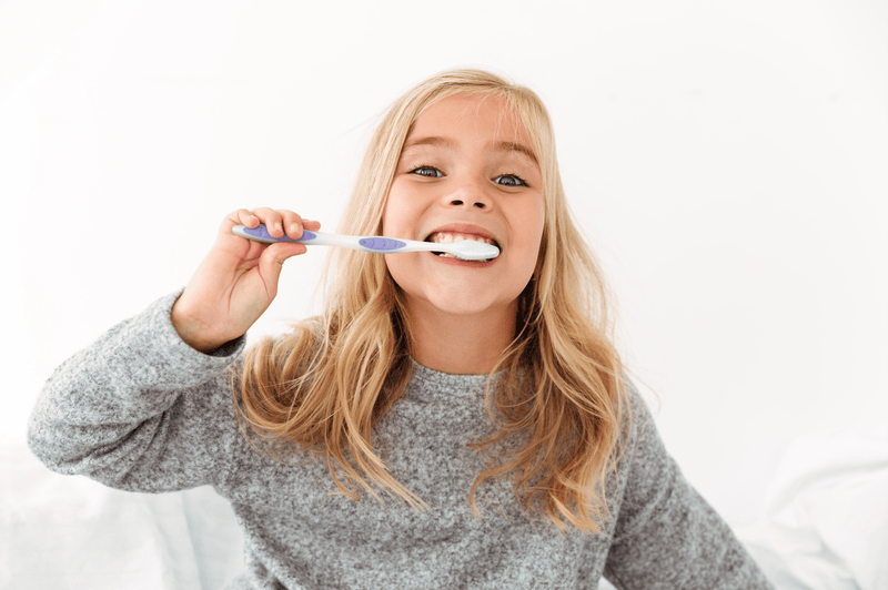 8 dalykai, kuriuos tėvai turėtų žinoti apie savo vaikų dantų priežiūrą