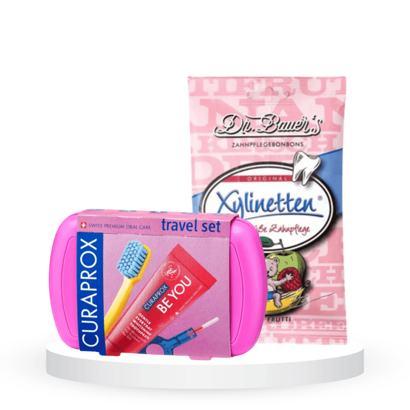 Balinantis komplektas: "Curaprox Be You Travel" kelioninis burnos priežiūros komplektas ir "Dr. Bauer's" pastilės su ksilitoliu (30 vnt.)