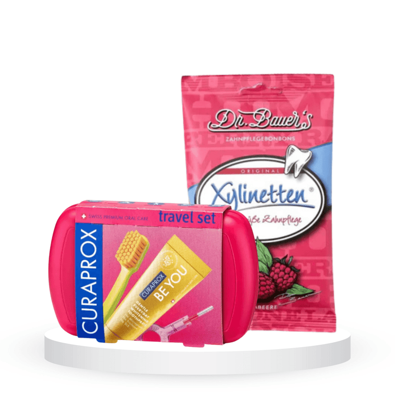 Balinantis komplektas: "Curaprox Be You Travel" kelioninis burnos priežiūros komplektas ir "Dr. Bauer's" pastilės su ksilitoliu (30 vnt.)