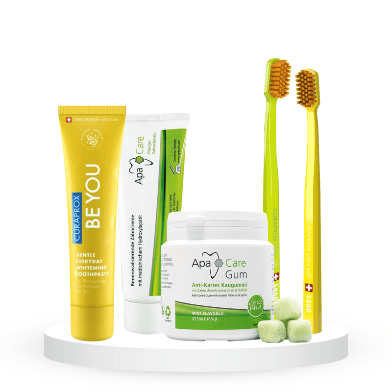 Higienistės Darijos komplektas: "Curaprox Be You" balinanti dantų pasta (60 ml), "Apacare" remineralizuojanti dantų pasta (75 ml), "Apacare" kramtomiji guma (45 vnt.) ir "Curaprox 5460" minkšti dantų šepetėliai (2 vnt.)